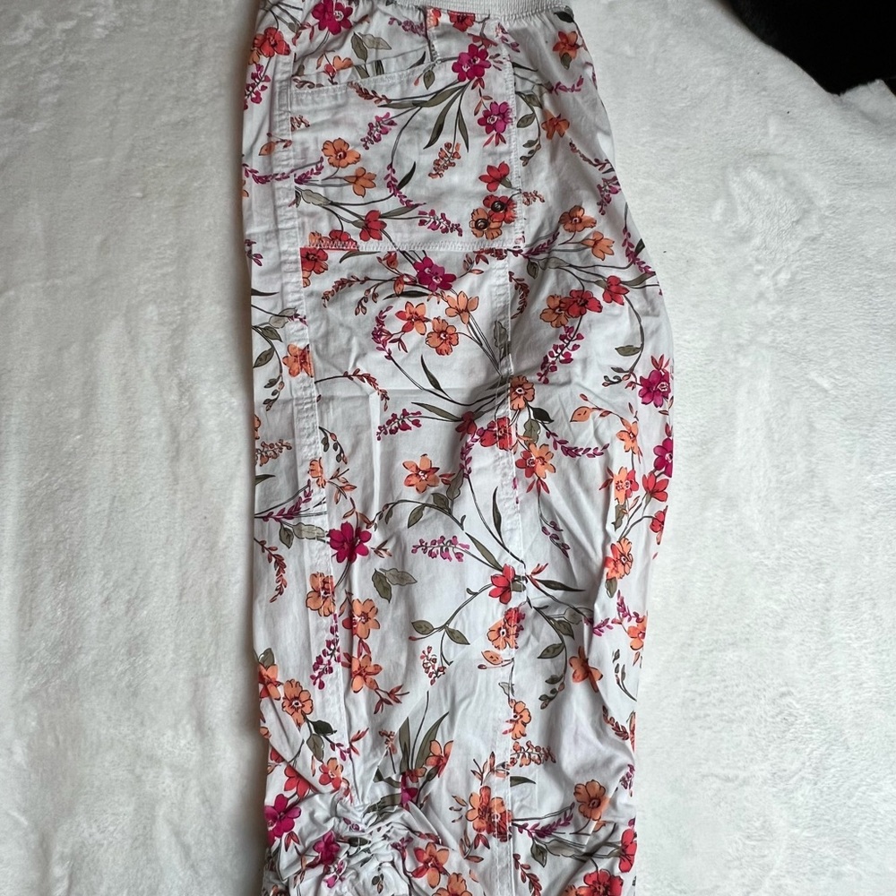 Floral Women's Cargo Knee Shorts